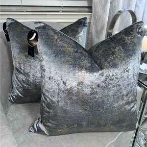 1-NWT SOHO STUDIO GUNMETAL METALLIC GOLD LUXURY PILLOWS